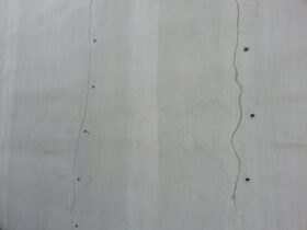 Razpoke v AB steni